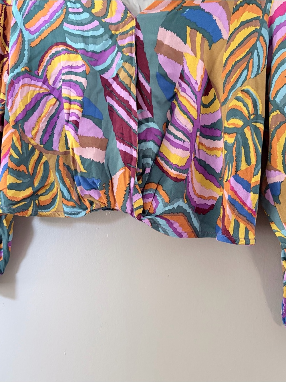 Haute Hippie Style Tropical Leaf Crop Top Blouse Medium - Picture 3 of 7